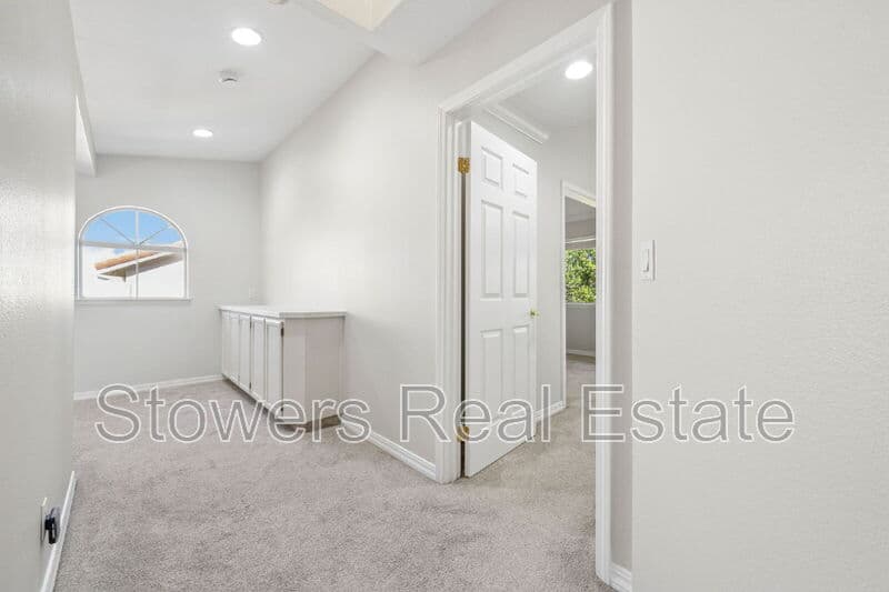 San Ramon Townhome: 613 S Blackbrush Ln