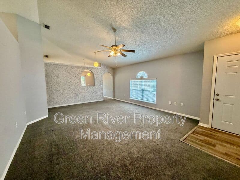 Jacksonville House: 8311 Oak Crossing Drive West