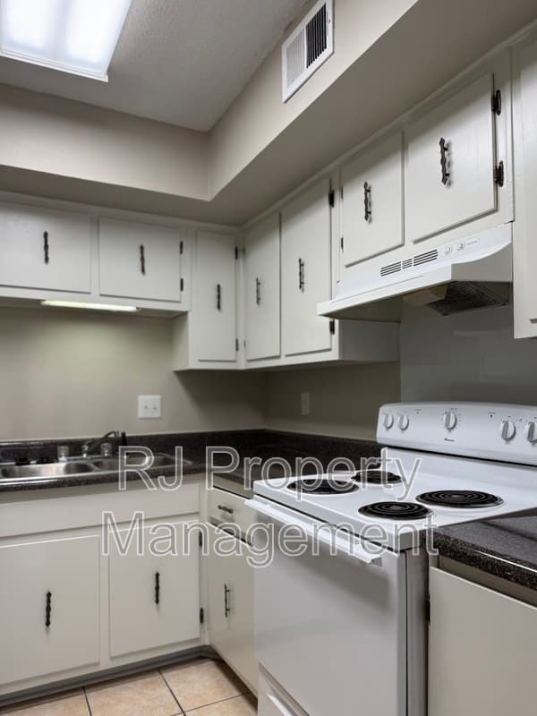 Bartlett Townhome: 3400 Lord Dunmore Cv