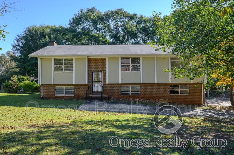 Anniston House: 1033 Old Mill Rd