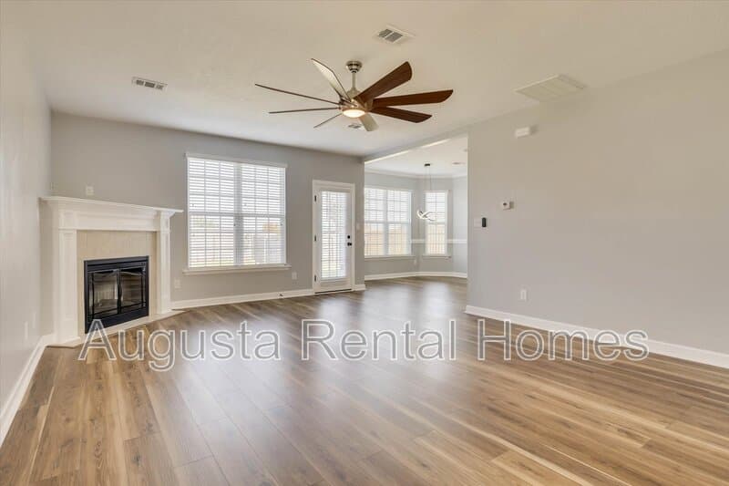Augusta House: 1015 Rosland Circle