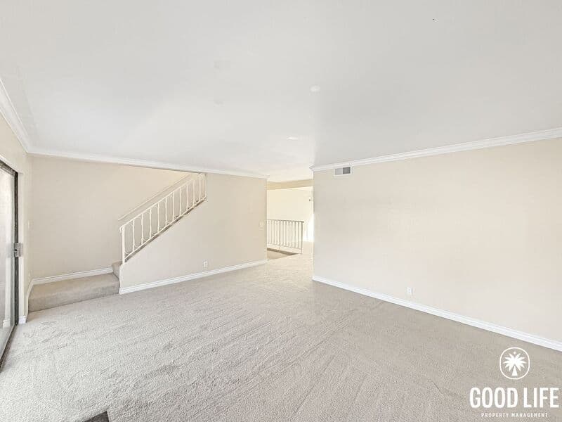 La Jolla Townhome: 8013 Caminito Gianna