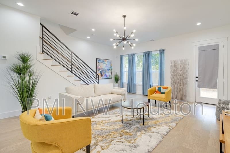 Houston House: 4706 Market St