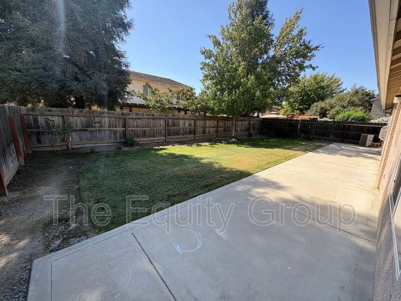 Visalia House: 2967 West Jerome Ave