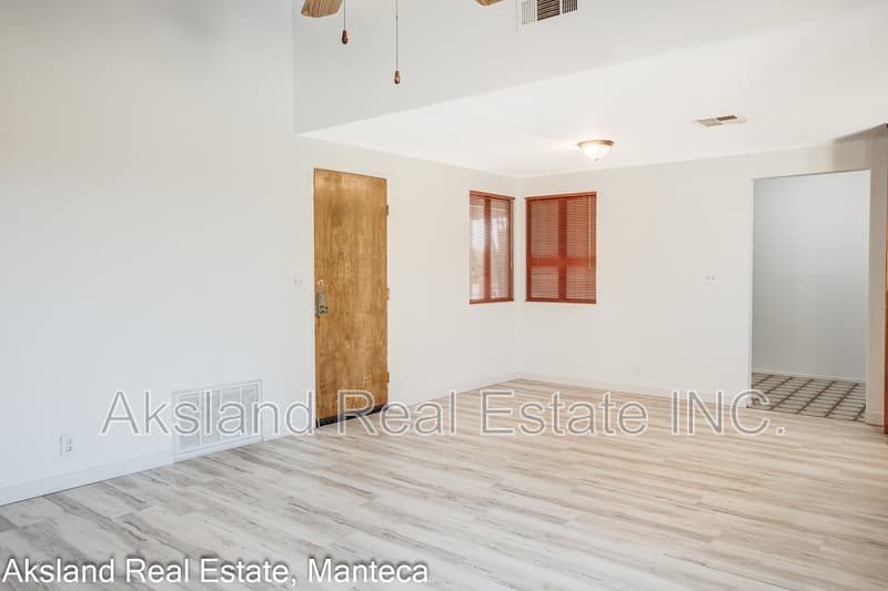 Manteca House: 14909 Pueblo Drive