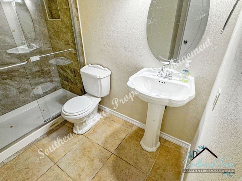 Nederland House: 2901 Helena Avenue