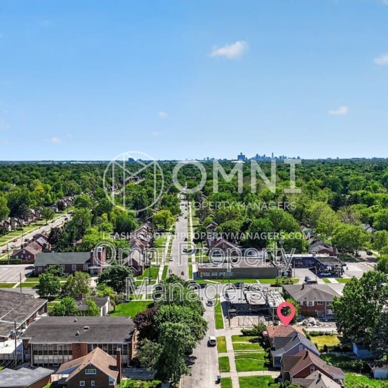Detroit House: 11529 Roxbury St