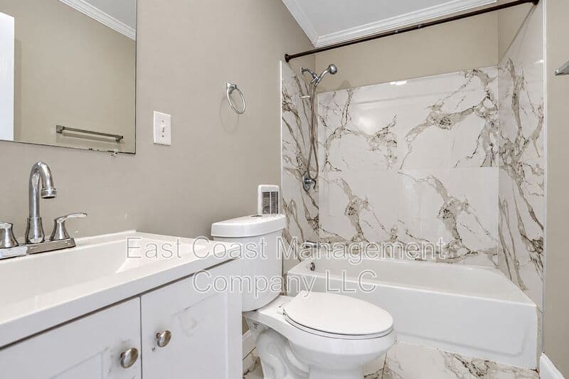 Baltimore House: 1120 N Lakewood Ave