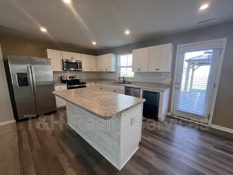Ulen House: 854 McArthur Drive