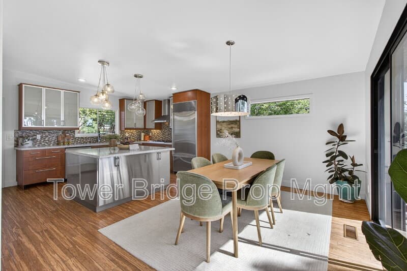 Fair Oaks House: 3937 Orangewood Dr