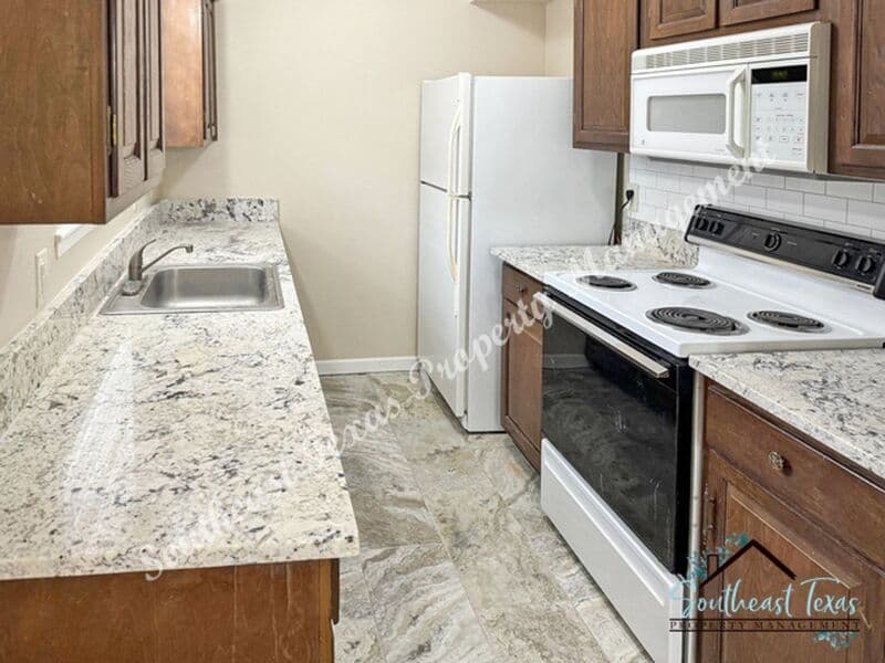 Nederland House: 2901 Helena Avenue