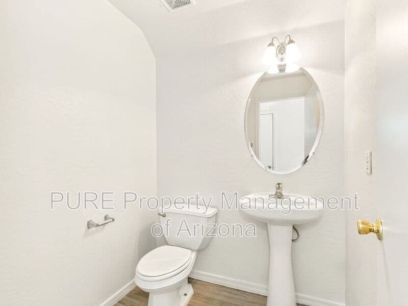 Avondale House: 11380 W Mohave St
