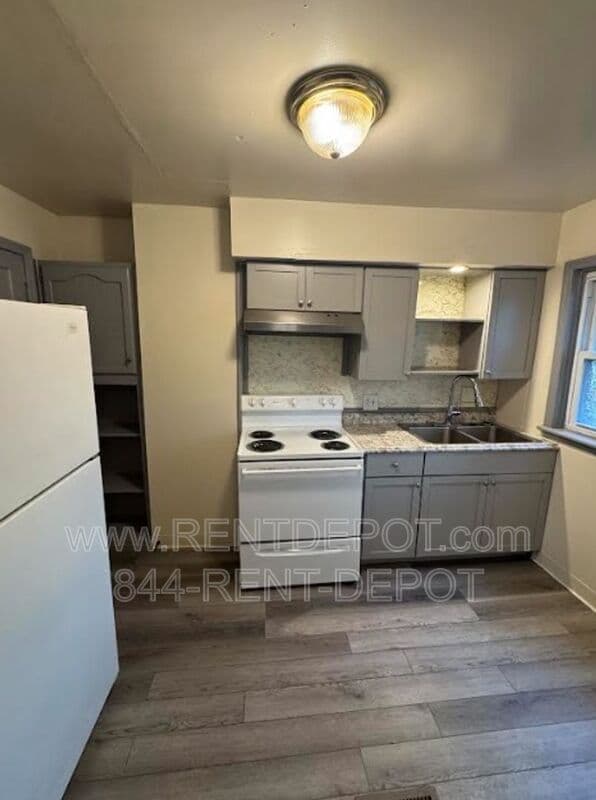 Evansville, House: 1133 Bayard Park Dr
