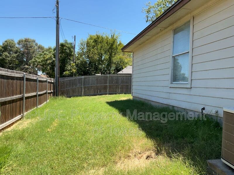 Round Rock Condo: 1001-A Christopher Ave
