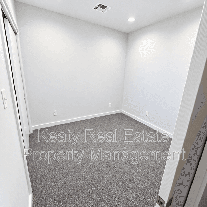 Lafayette House: 136 E Cypress St