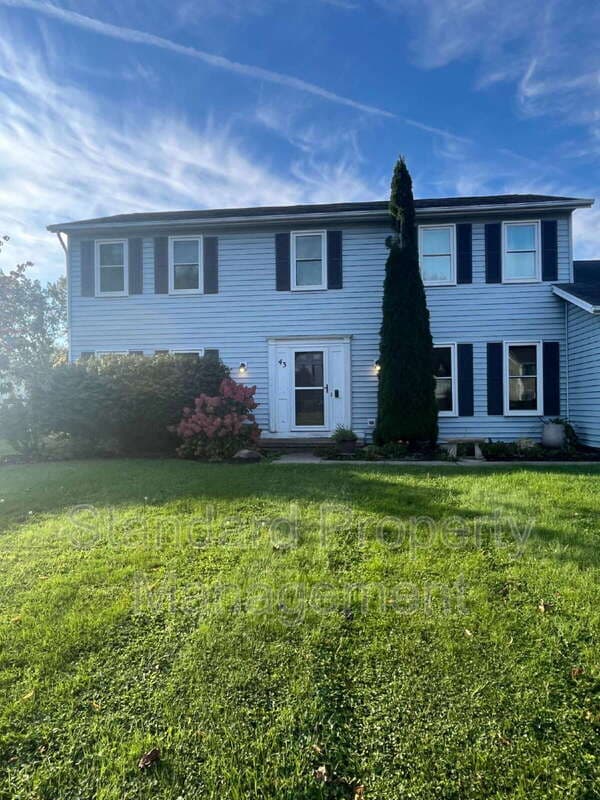 Rochester House: 43 Applewood Drive