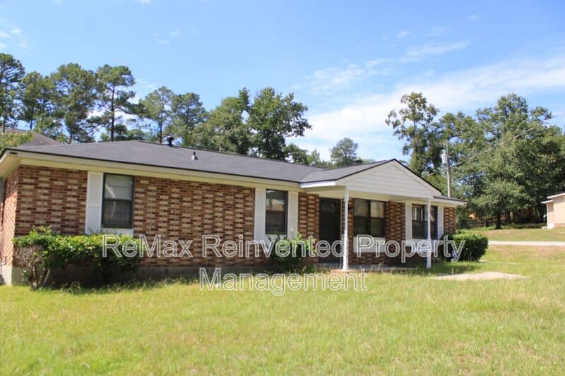 Augusta House: 3419 Lucie St