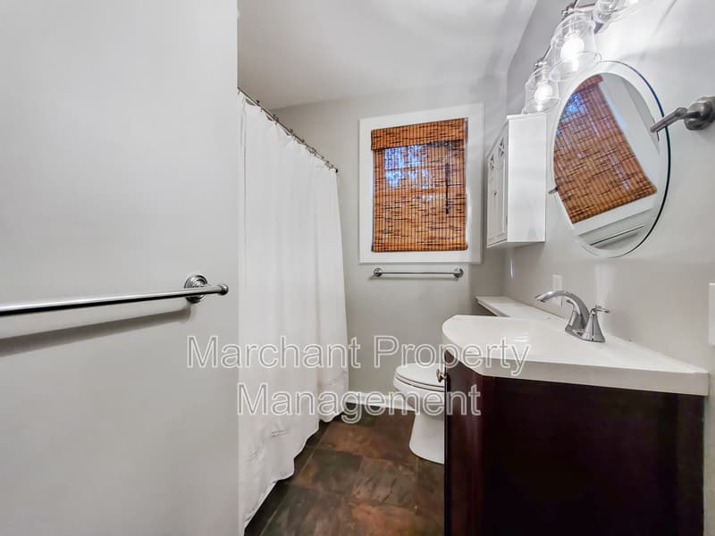 Greenville House: 111 W. Hillcrest Drive