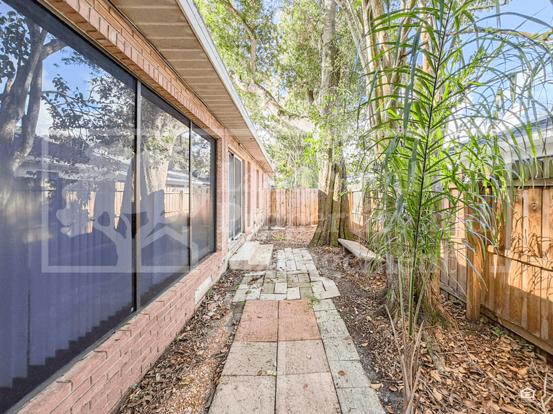 Lakeland House: 2417 Carolina Avenue
