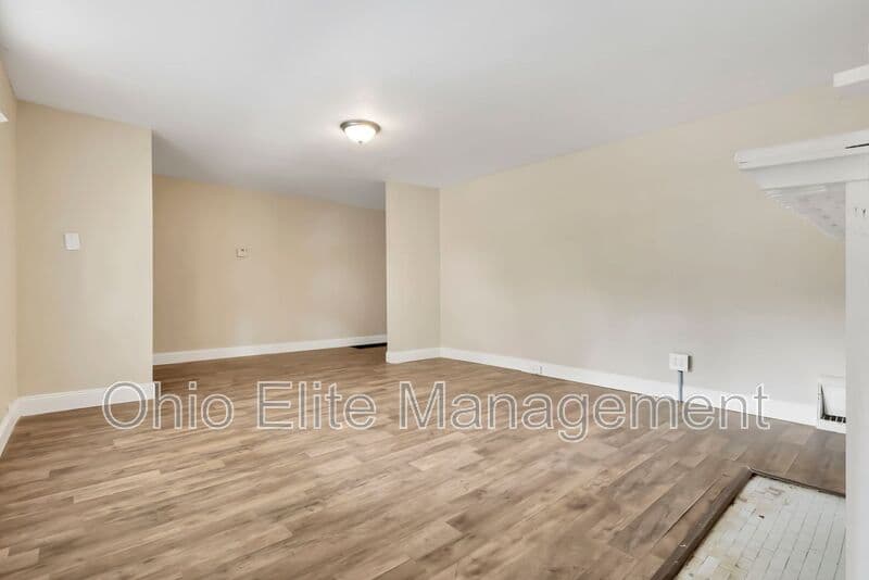 Columbus House: 85 S Wheatland Ave