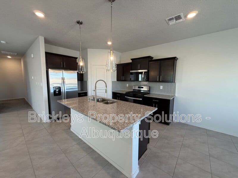 Albuquerque House: 6118 Chicago Dr SE