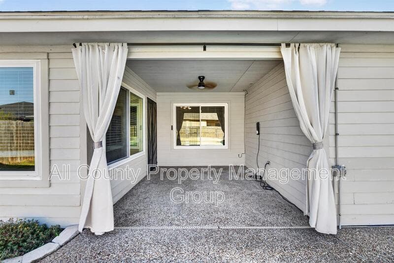 Fort Worth House: 8205 Mule Deer Run