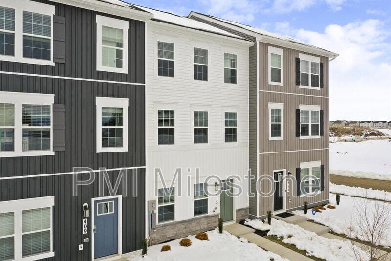 Charles Town Townhome: 413 Eclipse St