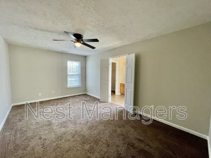 Fayetteville House: 804 Nighthawk Place