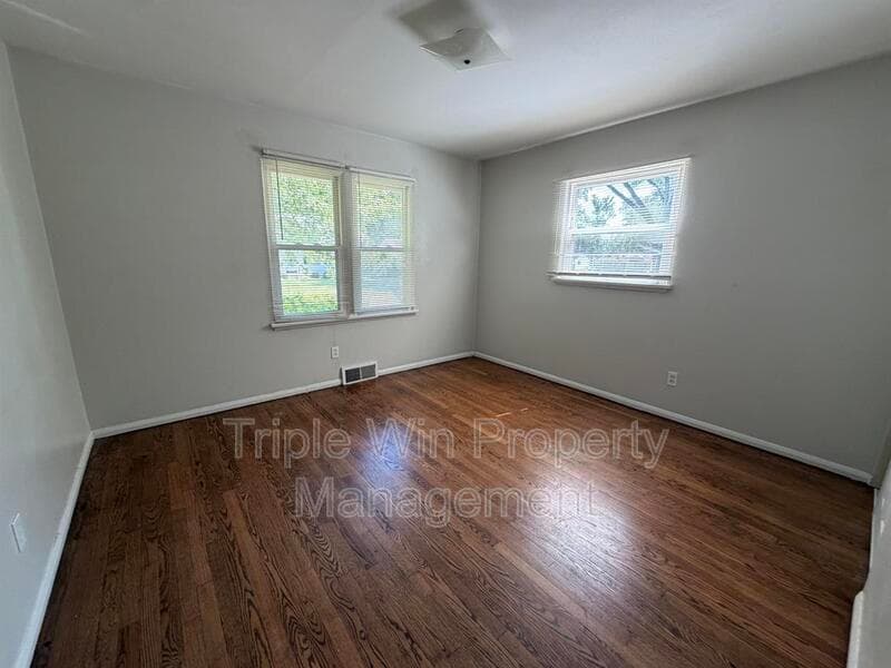 HAZELWOOD House: 6917 BERKRIDGE CT
