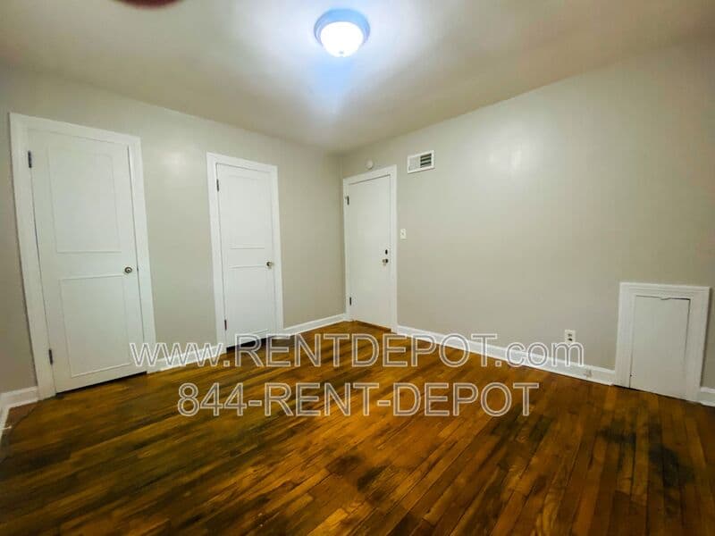 Evansville House: 629 S Harlan Ave