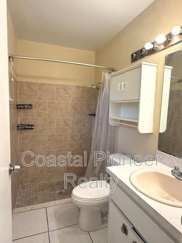 Spring Hill House: 6063 Shingler Ave