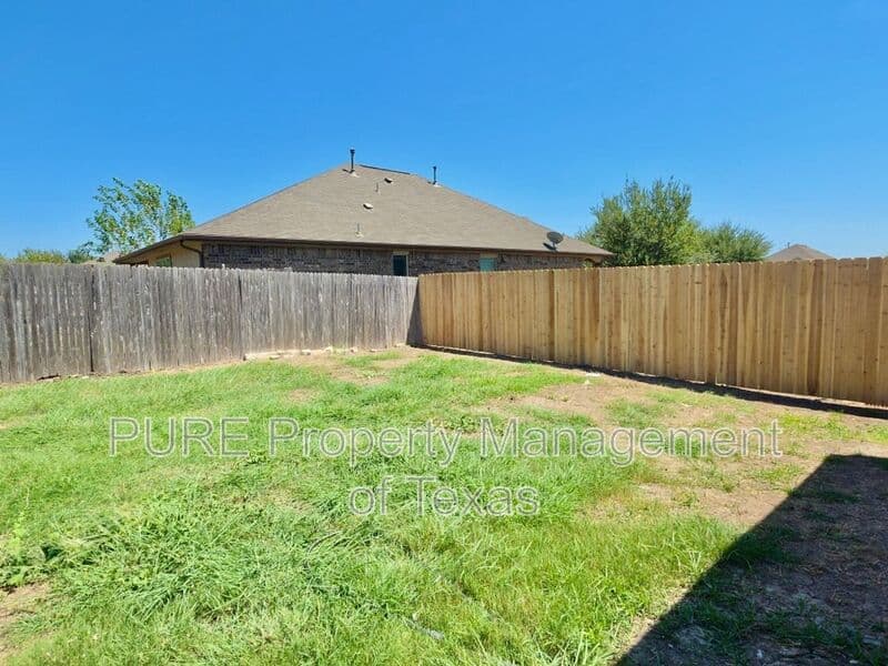 Buda House: 124 Jasper Trail