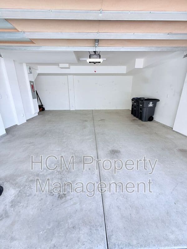 Anaheim House: 1211 W Bushell St