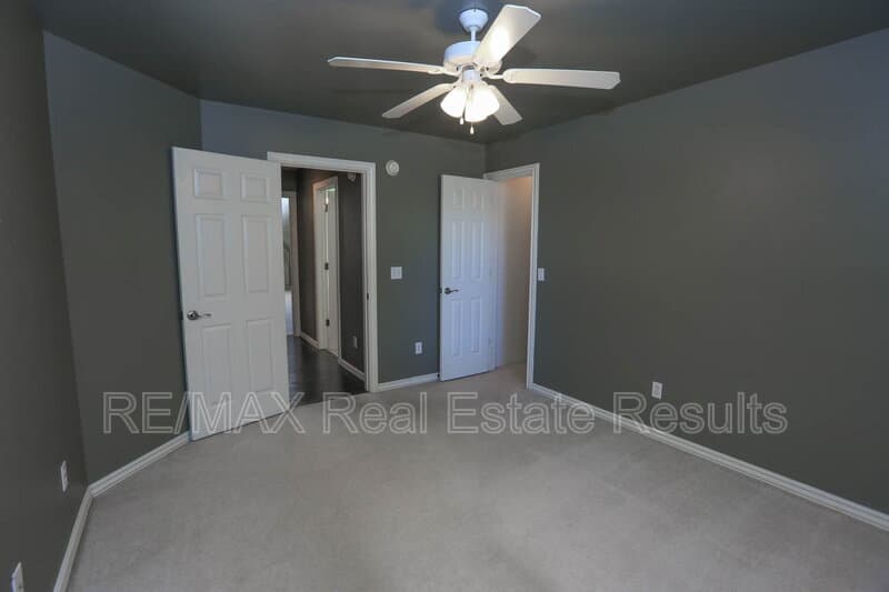 Rogers House: 5300 S 44th Pl