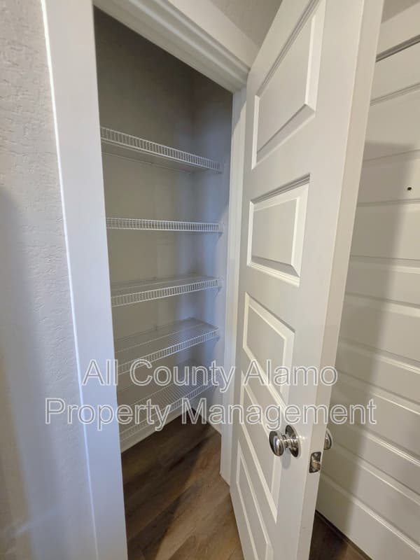 San Antonio House: 12334 Tower Forest