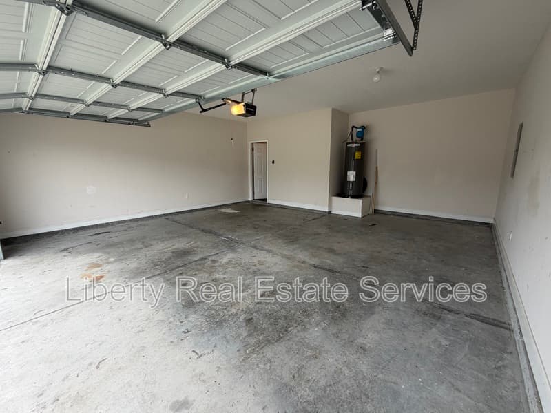Hinesville House: 224 Whipple Ave