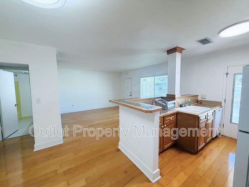 Maitland Condo: 1140 S Orlando Avenue
