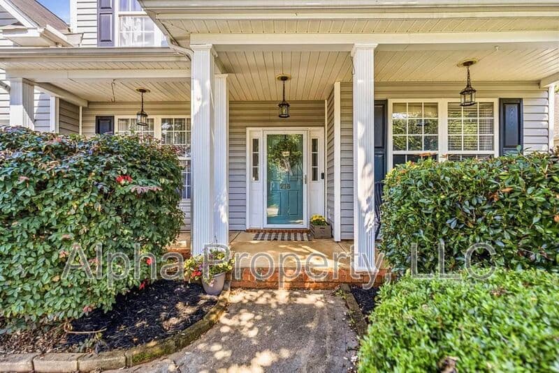 Easley House: 216 Edenberry Way