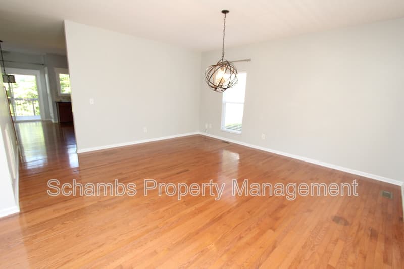 Holly Springs House: 208 Chieftain Dr