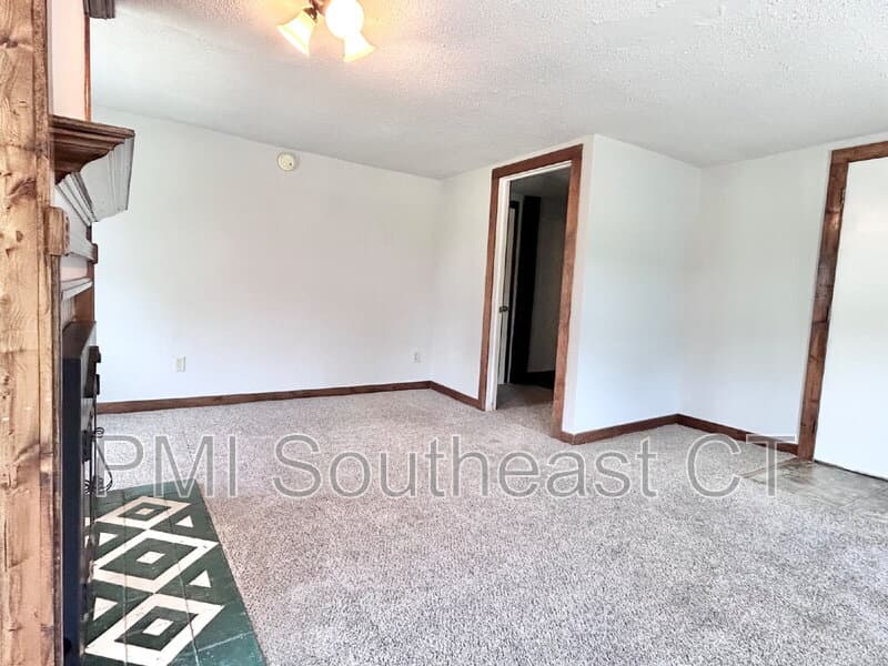 Norwich Condo: 231 Salem Turnpike