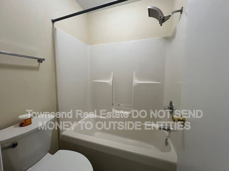 Fayetteville House: 5038 Linton Hall Rd.
