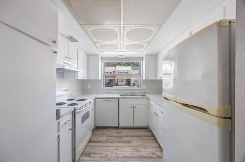 Largo Townhome: 2820 South Pines Drive - 131