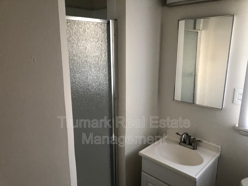 Glendale Condo: 623 W Stocker St