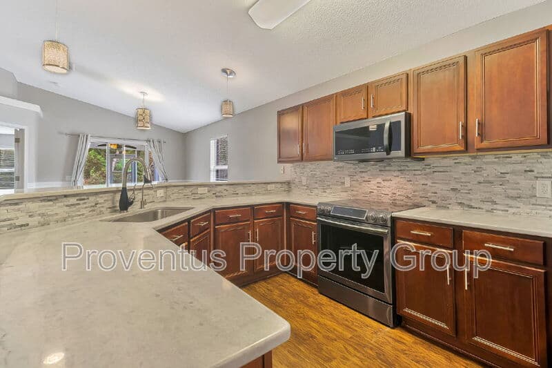 Navarre House: 2058 Catline Circle