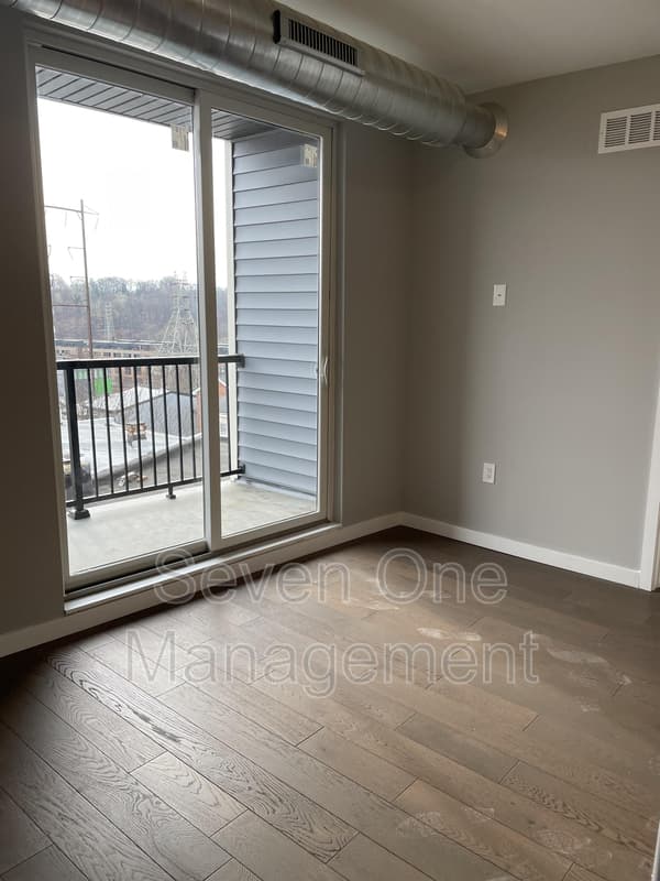 Philadelphia Condo: 4649 Umbria Street - 304