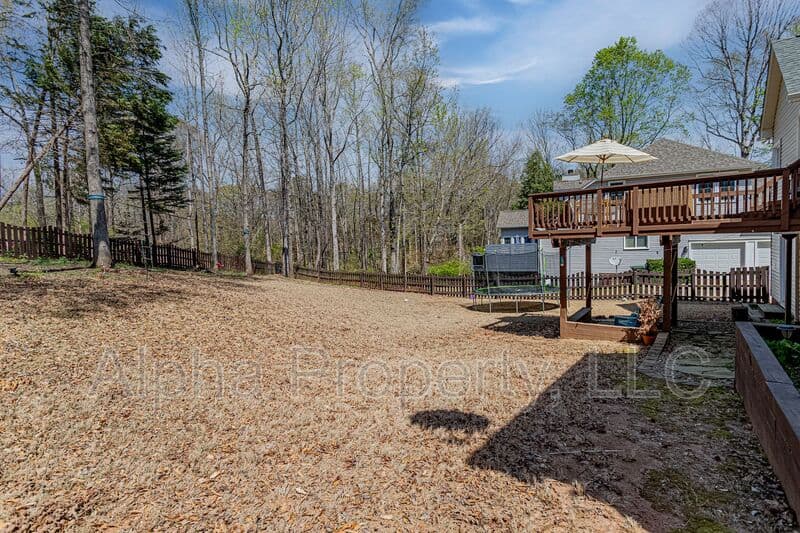 Greer House: 209 Birchleaf Ln