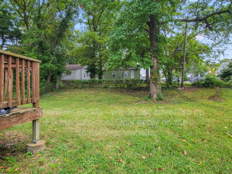 Saint Louis House: 8014 Patterson Dr