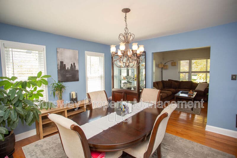 Magnolia House: 417 N Warwick Rd