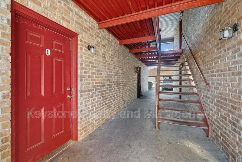 Hopkinsville Apartment: 1935 High Street