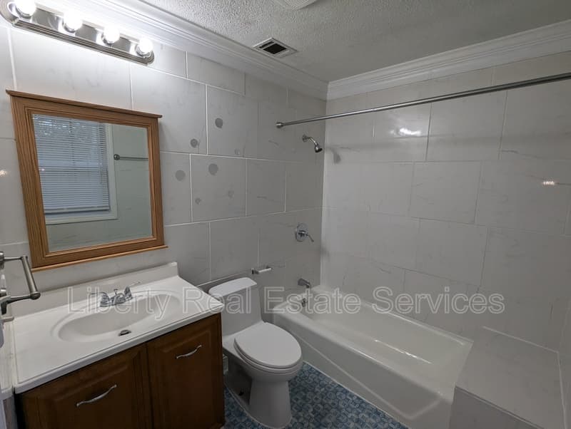 Hinesville House: 599 Olive St